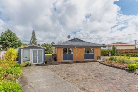 Photo of property in 140 Colwill Road, Massey, Auckland, 0614