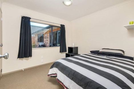 Photo of property in 20 Fairford Avenue, Henderson, Auckland, 0612