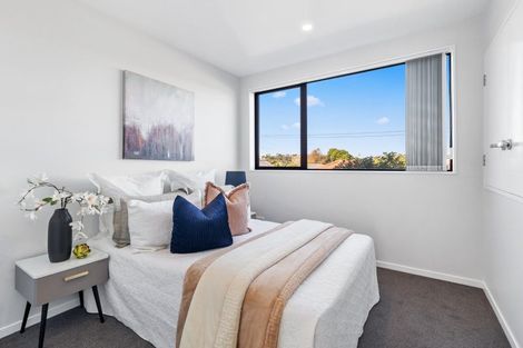 Photo of property in 2/119 Bruce Mclaren Road, Henderson, Auckland, 0612