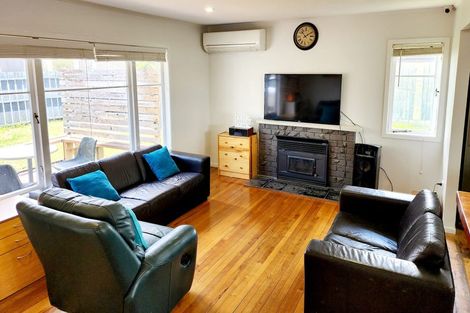 Photo of property in 4 Paton Avenue, Te Atatu South, Auckland, 0610