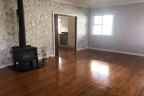 Photo of property in 33 Breakwater Road, Moturoa, New Plymouth, 4310