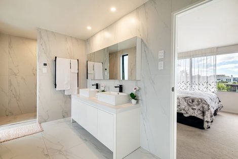 Photo of property in 18a Marama Street, Castor Bay, Auckland, 0620