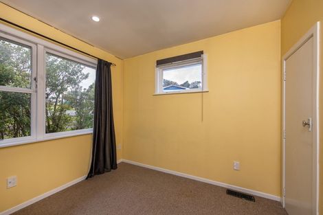Photo of property in 26 Link Road, Newlands, Wellington, 6037