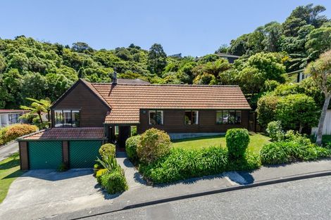 Photo of property in 25 Thatcher Crescent, Crofton Downs, Wellington, 6035