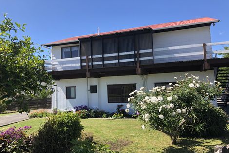 Photo of property in 6 Charles Miller Court, Clarks Beach, 2122