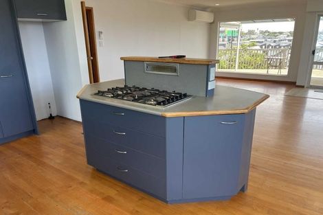 Photo of property in 20 Tawhana Crescent, Red Beach, 0932