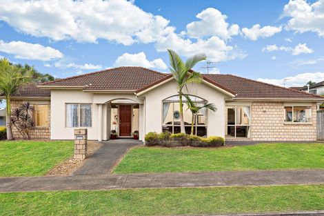 Photo of property in 19 Walter Haddrell Crescent, Flat Bush, Auckland, 2016