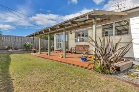 Photo of property in 13 Karoro Road, One Tree Point, 0118