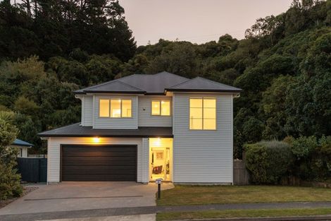 Photo of property in 6 Chippenham Grove, Churton Park, Wellington, 6037