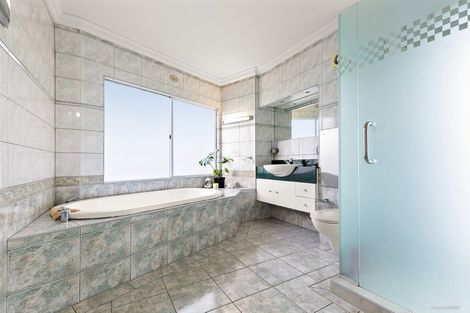 Photo of property in 8a Oteha Valley Road, Northcross, Auckland, 0632