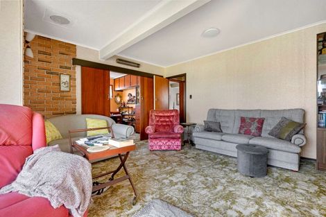 Photo of property in 9 Tiki Street, New Lynn, Auckland, 0600