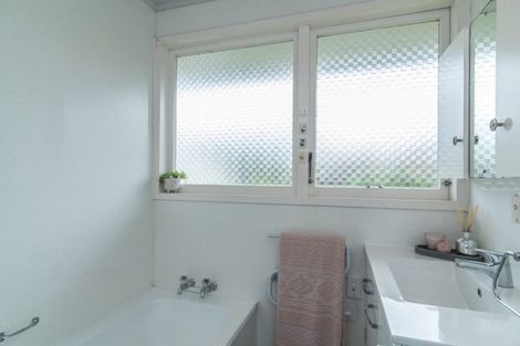 Photo of property in 12 Leybourne Avenue, Waikanae, 5036