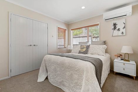 Photo of property in 3 Borthwick Close, Flat Bush, Auckland, 2016