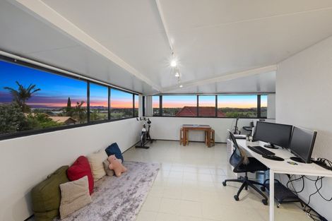 Photo of property in 19b Eske Place, Highland Park, Auckland, 2010