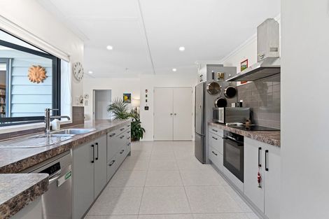 Photo of property in 6 Karlos Lane, Levin, 5510