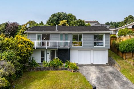 Photo of property in 18 Greyfriars Crescent, Tawa, Wellington, 5028