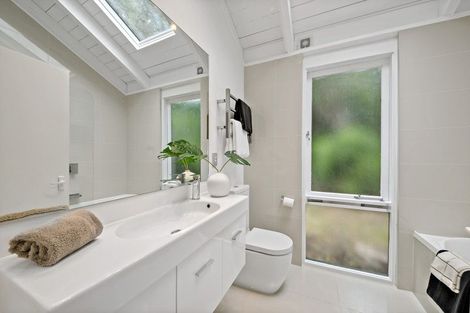 Photo of property in 26 Braemar Road, Castor Bay, Auckland, 0620