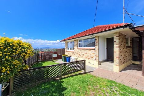 Photo of property in 1/177 Glenfield Road, Hillcrest, Auckland, 0627