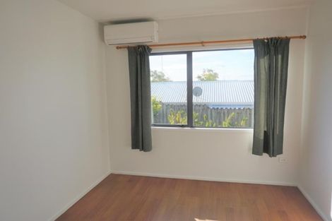 Photo of property in 1/100 Birkdale Road, Birkdale, Auckland, 0626