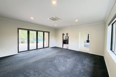 Photo of property in 30 Foster Road, Kumeu, 0891
