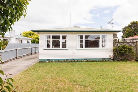 Photo of property in 10 Chester Crescent, West End, Palmerston North, 4410