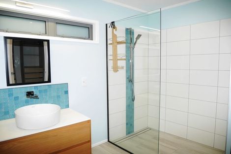 Photo of property in 11 Hicks Crescent, Waikanae Beach, Waikanae, 5036