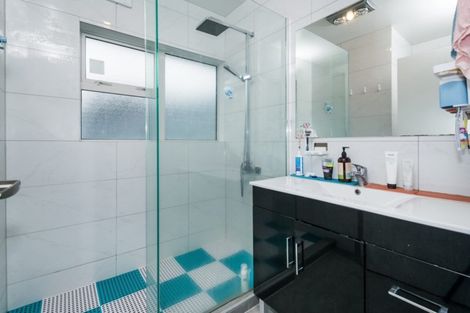 Photo of property in 71 Ravenwood Drive, Forrest Hill, Auckland, 0620