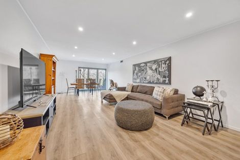 Photo of property in 16 Potts Road, Whitford, Howick, 2571