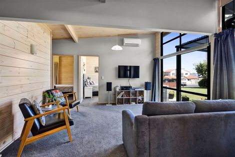 Photo of property in 11 Highfield Place, Highlands Park, New Plymouth, 4312