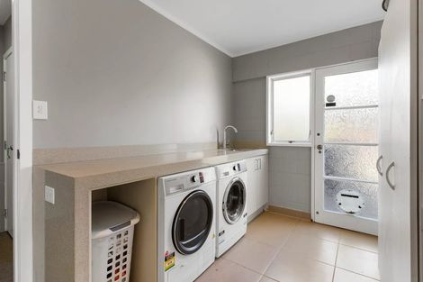 Photo of property in 152 Everglade Drive, Totara Heights, Auckland, 2105