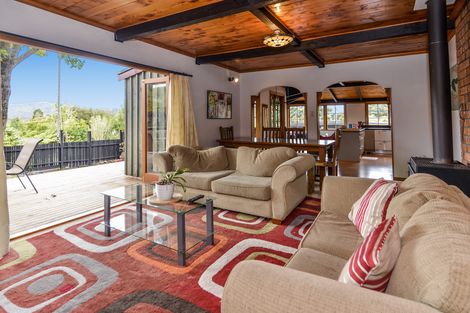 Photo of property in 5 Staley Road, Parau, Auckland, 0604