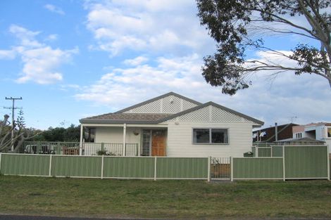 Photo of property in 128 Given Avenue, Whangamata, 3620