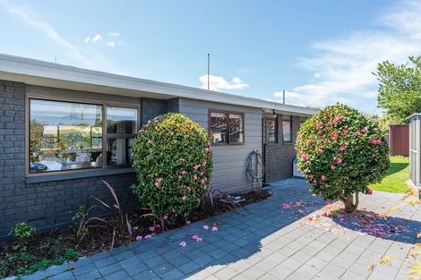 Photo of property in 2/7 Kathleen Place, Rainbow Point, Taupo, 3330