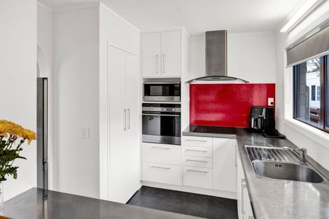 Photo of property in 65 Belt Road, New Plymouth, 4310