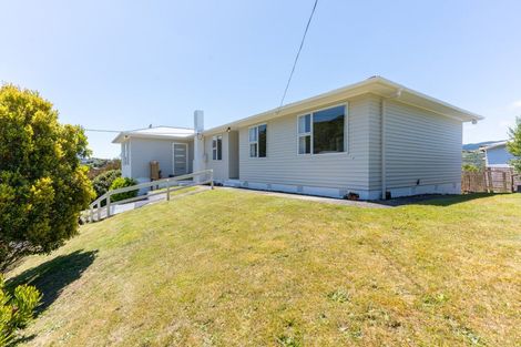Photo of property in 28 Franklyn Road, Tawa, Wellington, 5028