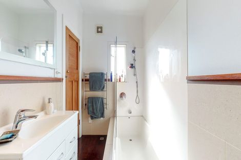 Photo of property in 4 Raroa Crescent, Northland, Wellington, 6012