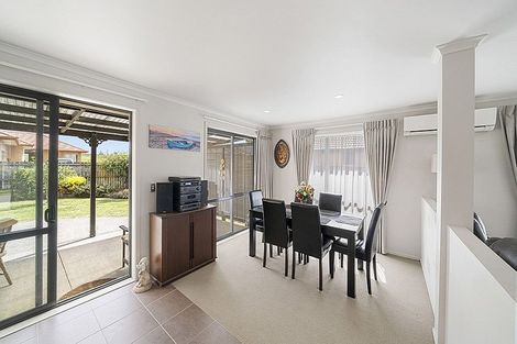 Photo of property in 16 Breaker Grove, Waiuku, 2123