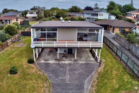 Photo of property in 121 Mcleod Road, Te Atatu South, Auckland, 0610
