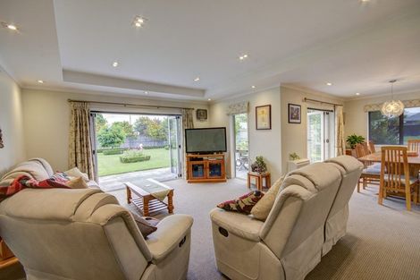 Photo of property in 35 Oxford Road, Rangiora, 7400