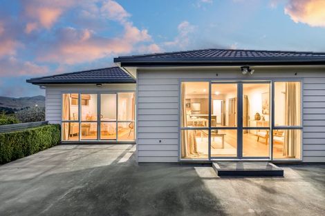 Photo of property in 5 Tongariro Drive, Aotea, Porirua, 5024