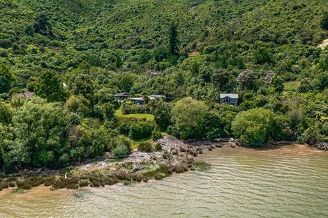 Photo of property in 135 Queen Charlotte Drive, Havelock, Picton, 7281