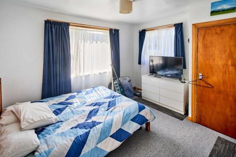 Photo of property in 17 Oku Street, Island Bay, Wellington, 6023