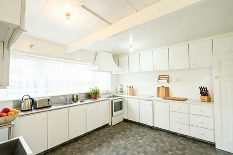 Photo of property in 239 Fitzherbert Avenue, West End, Palmerston North, 4410