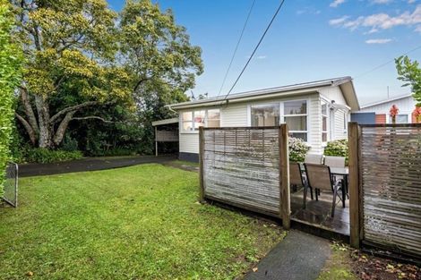 Photo of property in 1/80 Gloria Avenue, Te Atatu Peninsula, Auckland, 0610