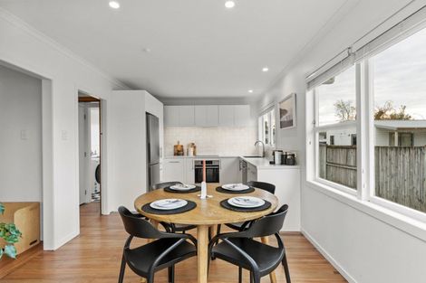 Photo of property in 16 English Street, St Andrews, Hamilton, 3200