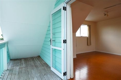 Photo of property in 1/1 Moana Avenue, Bayswater, Auckland, 0622