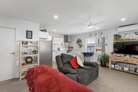 Photo of property in 11 Kamahi Crescent, Papamoa Beach, Papamoa, 3118