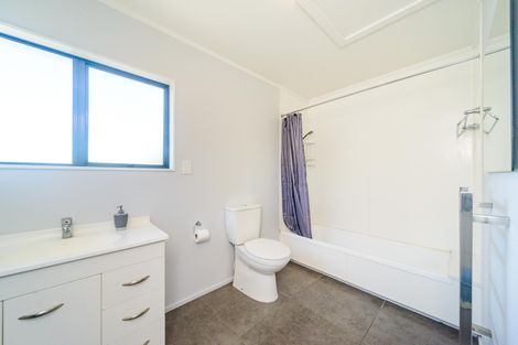 Photo of property in 17 Woburn Place, Takaro, Palmerston North, 4412