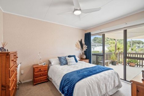 Photo of property in 11 Karoro Road, One Tree Point, 0118