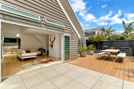 Photo of property in 2/59 Dignan Street, Point Chevalier, Auckland, 1022